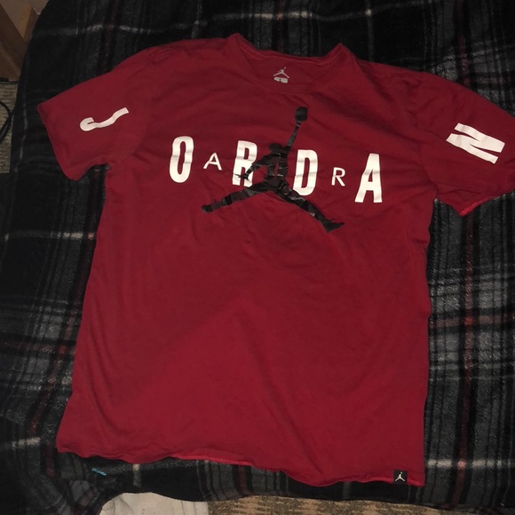 A Jordan shirt - Picture 1 of 3